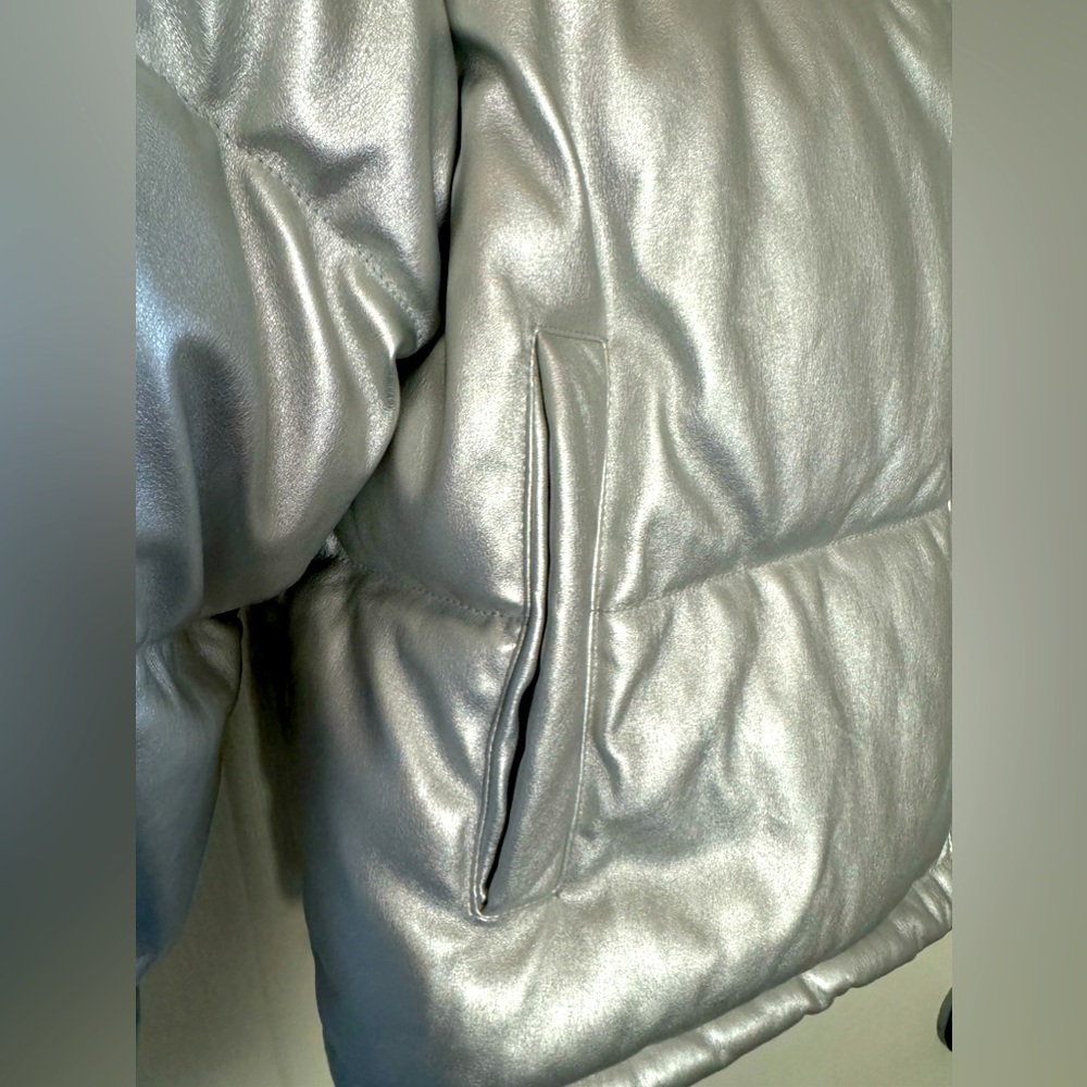 7 for all mankind silver puffer cropped jacket size Medium.